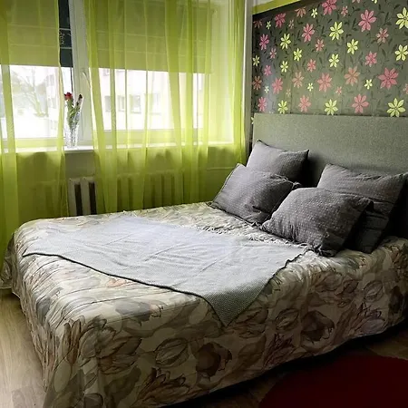 Kena Korter Kesklinnas Ja Ranna Laehedal! Apartamento Pärnu