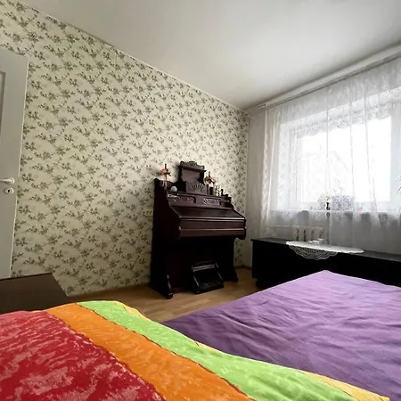 Kena Korter Kesklinnas Ja Ranna Laehedal! Apartamento Pärnu